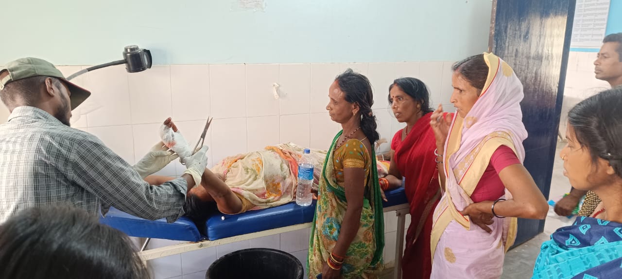 गिरिडीह: विस्फोटक पदार्थ की चपेट में आने से महिला घायल, प्राथमिक उपचार के बाद PMCH रेफर
