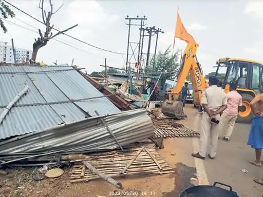 राजधानी रांची में 50 दुकानों पर चला बुलडोजर, ठेले -खोमचा वालों की आजीविका पर संकट