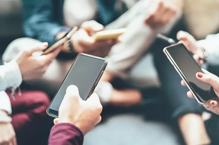 आधे घंटे से ज्यादा मोबाइल का इस्तेमाल खतरनाक ! हो सकती है बीमारी