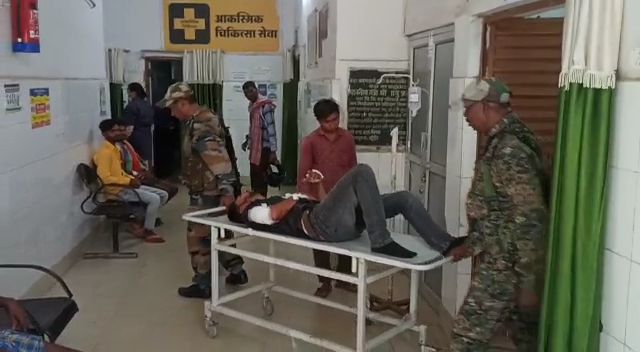 कोर्ट से निकलते ही  युवक को महिला ने मारी गोली, सुरक्षा पर उठे सवाल  