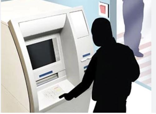 ATM से पैसा निकालते वक्त रहें सावधान! थोड़ी सी लापरवाही पर हो सकता है अकाउंट खाली, जानिए क्या है बचने का तरीका...