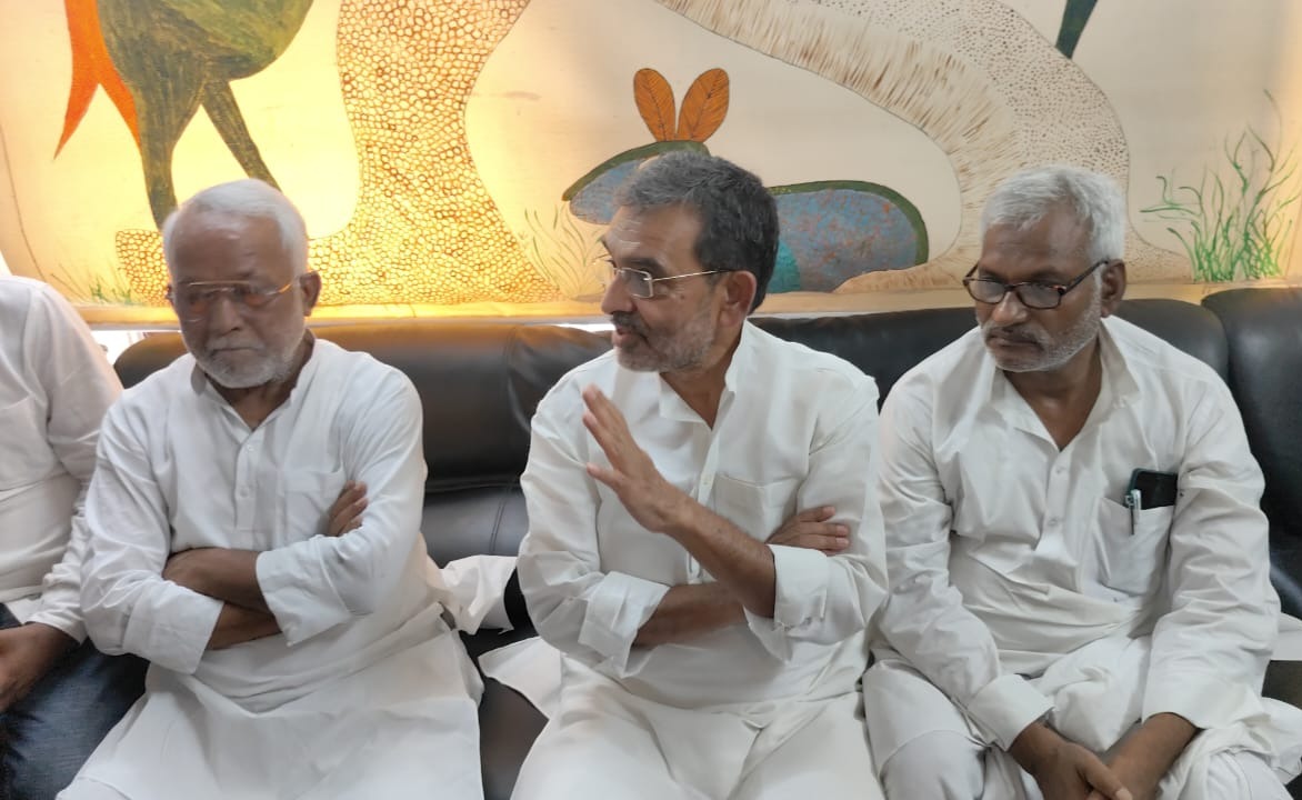 जदयू को बड़ा झटका, 40 से अधिक कार्यकर्ताओं ने थामा RLJD का दामन