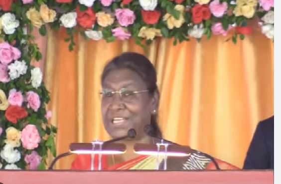 खूंटी में भगवान बिरसा को राष्ट्रपति मुर्मू ने किया नमन, कहा- ‘मेरे शरीर में झारखंड का खून बह रहा है’