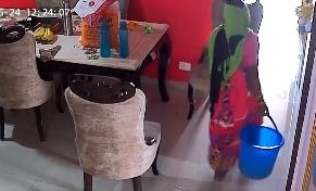 इस मेड ने घर पर लगाया पेशाब से पोंछा, वीडियो हुआ वाइरल 