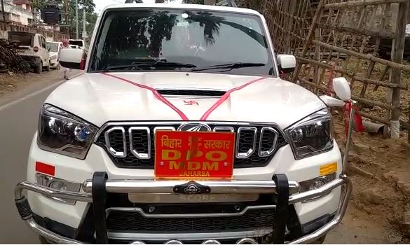 भागलपुर: वाहन चेकिंग के दौरान बिहार सरकार की गाड़ी से भारी मात्रा में शराब बरामद,चार गिरफ्तार