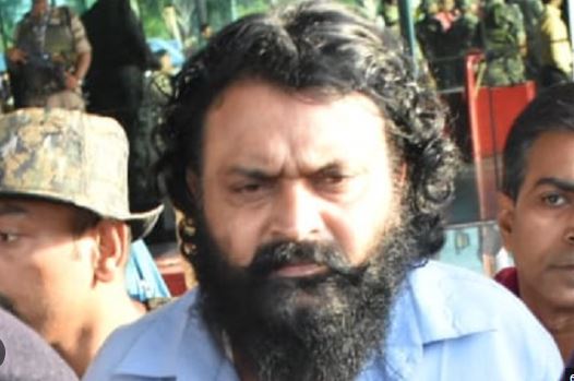 ऐसे ही नहीं था खूंखार दिनेश गोप, हत्या-लूट के साथ पीएलएफआई की बांटता था फ्रेंचाइजी, अपनी वाइफ से करवाता था वसूली