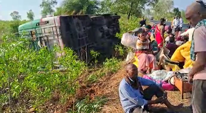 चार धाम की यात्रा से वापस लौट रही श्रद्धालुओं से भरी बस दुर्घटनाग्रस्त,दर्जनों घायल