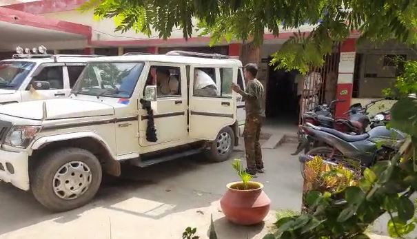 शराबबंदी कानून की धज्जियां उड़ाता दिखा जदयू विधायक का बेटा, पुलिस ने नशे की हालत में किया गिरफ्तार, जानिए पूरा मामला