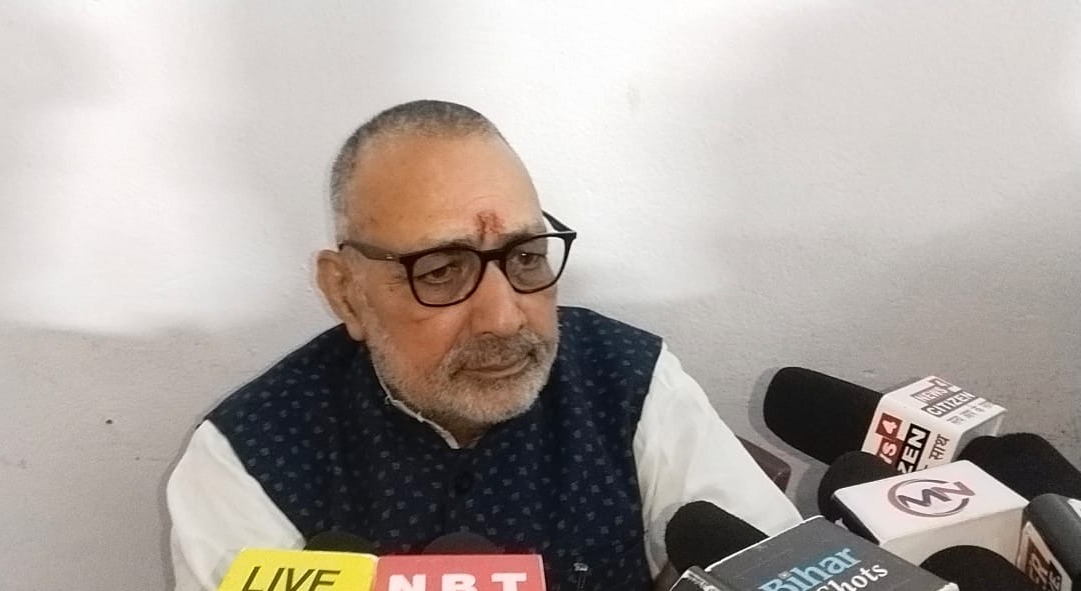 संसद पर सियासत: गिरिराज सिंह का नीतीश कुमार पर निशाना, याद दिलाई पटना म्यूजियम  वाली बात