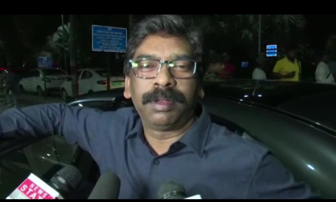 दिल्ली से लौटते मुख्यमंत्री हेमंत सोरेन ने क्या कह डाला नीति आयोग की बैठक के बारे में, देखिए