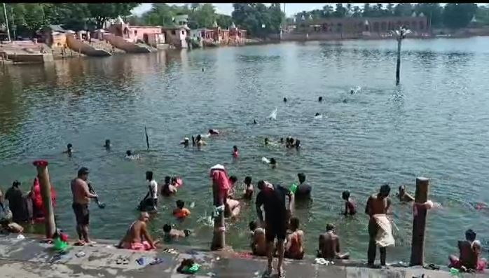 तैराकी सीखना है तो आइए देवघर, देसी जुगाड़ के साथ सात दिन में बन जाएंगे कुशल तैराक 