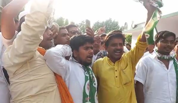 ‘देश का PM कैसा हो नीतीश कुमार जैसा हो’ के नारों से गूंजा जदयू कार्यालय, बीजेपी ने कसा तंज