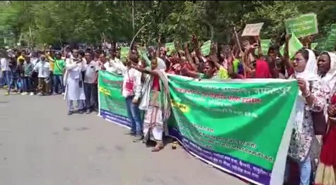 जमशेदपुर: कचड़ा प्लांट पर फिर बरपा हंगामा, ग्रामीणों ने कहा जान दे देंगे लेकिन जमीन नहीं देंगे