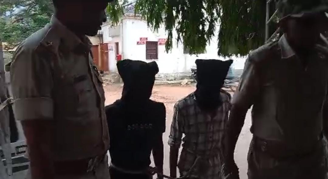 दो शातिर चोर चढ़े पुलिस के हत्थे, लाखों के गहने बरामद, जानें कैसे प्लानिंग कर चोरी को देते थे अंजाम