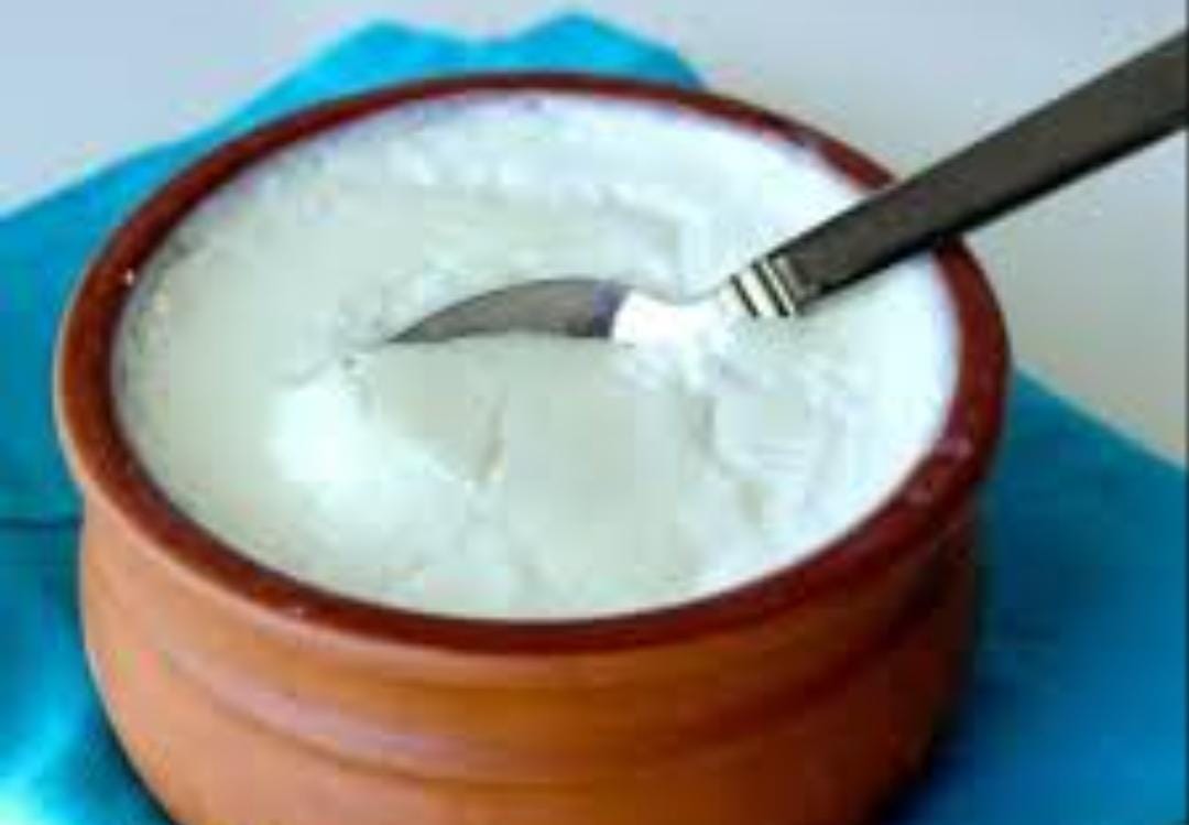 गर्मी के दिनों में रोजाना दही खानेवाले हो जायें सावधान, वरना हो सकती है ये समस्या