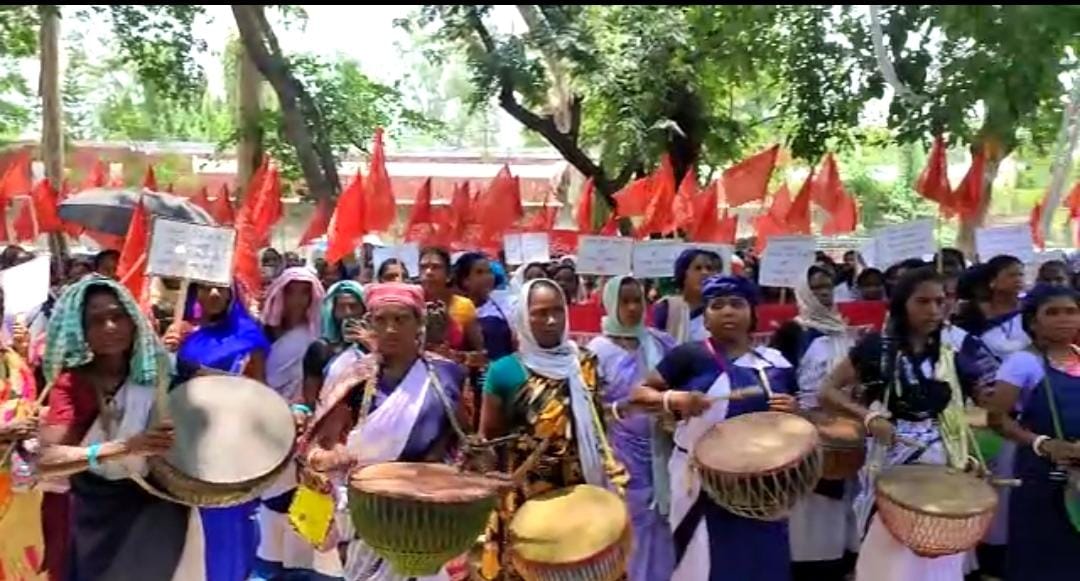 आंदोलन के मूड में रसोईया संघ, निकाली रैली, जानें क्या है इनकी 14 सूत्री मांग   