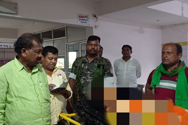 घाटशिला : घर के दरवाजे पर बैठे पति-पत्नी की वज्रपात से मौत, परिवार में शोक