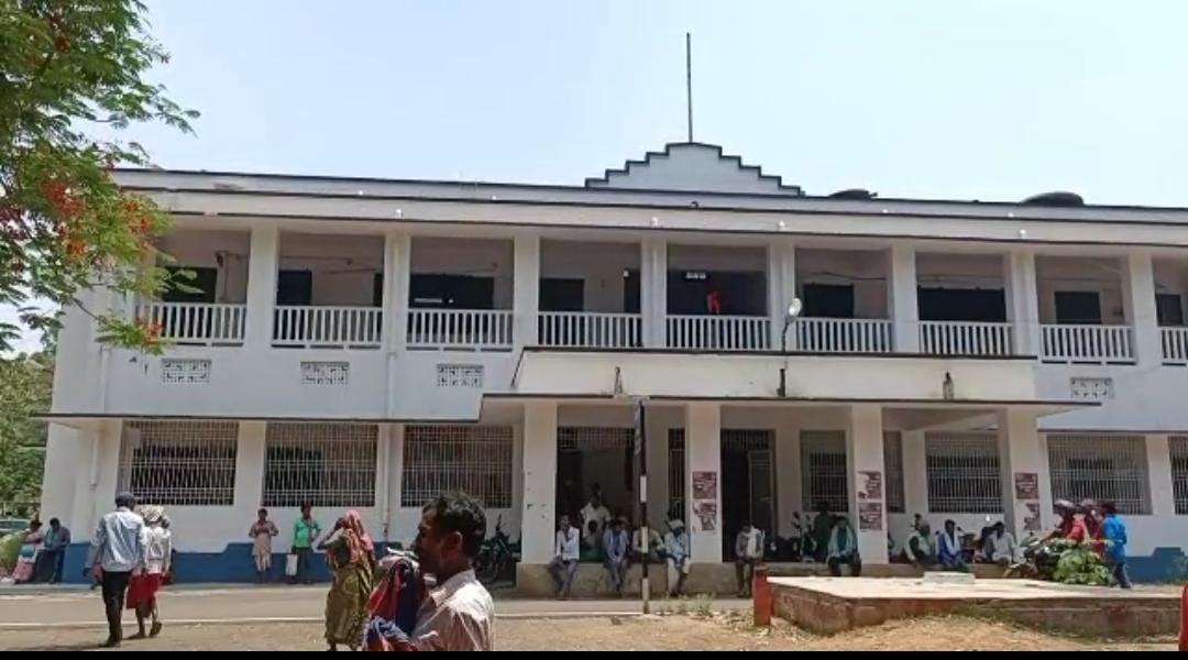 आपूर्ति विभाग की बड़ी लापरवाही, कंप्यूटर ऑपरेटर के सहारे चल रहा है पूरा विभाग, लोगों का बुरा हाल, जानें मामला