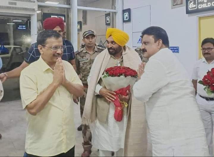 अरविन्द केजरीवाल पहुंचे रांची, विपक्षी एकता को लेकर CM हेमंत से करेंगे मुलाकात