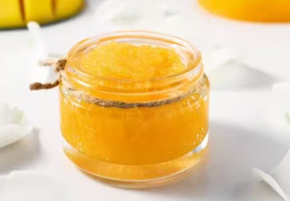 आम खाने के साथ-साथ इसे चेहरे पर लगाए, कुछ ही दिनों में स्किन में चमक और निखार पाए