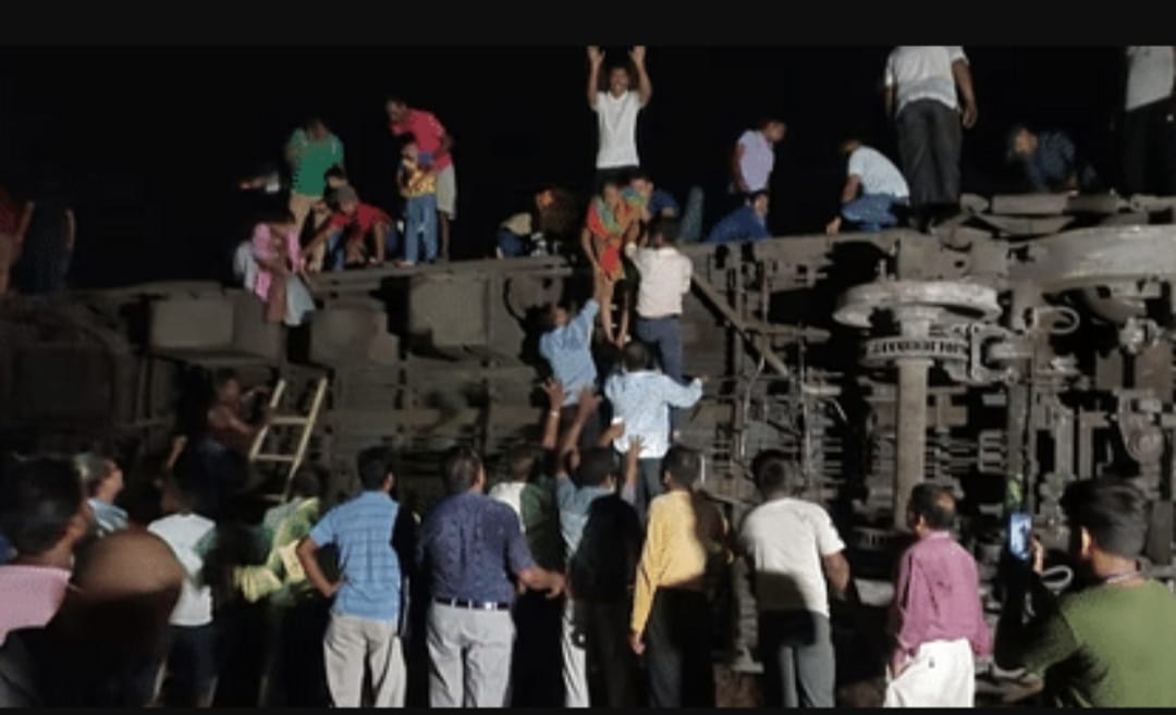 ओडिशा में भीषण ट्रेन हादसा,30 की मौत,300 से अधिक घायल,जानिए पीएम मोदी ने क्या दिया निर्देश