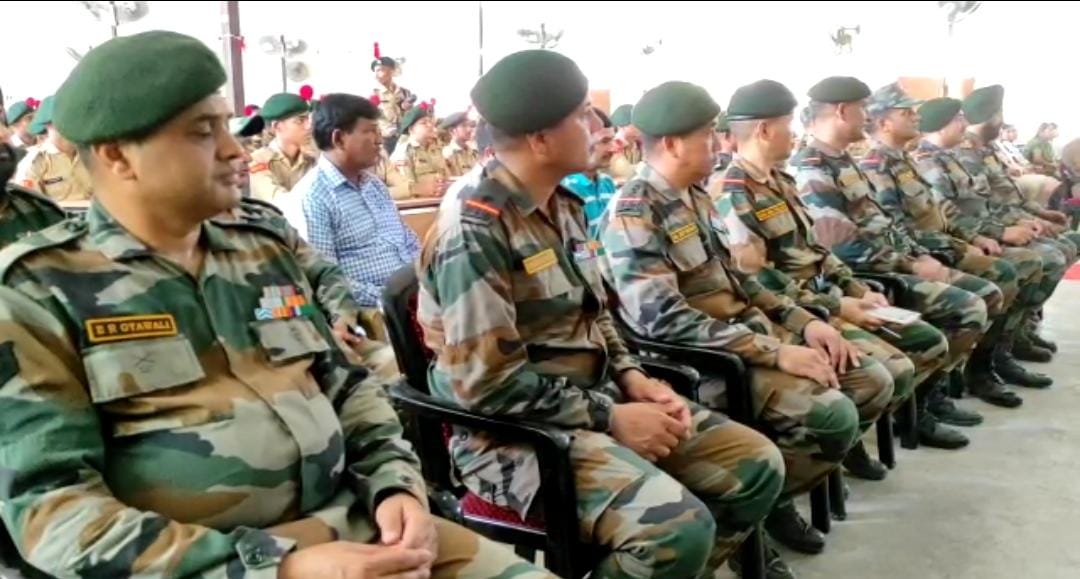 कॉलेज छात्रों को सिखाया जा रहा हैं एनसीसी के गुर, एनसीसी कैडेट्स को करीब से जानने का दिया मौका