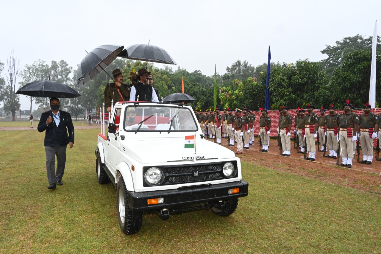 अलंकरण समारोह में 57 पुलिस पदाधिकारियों को सीएम ने किया सम्मानित