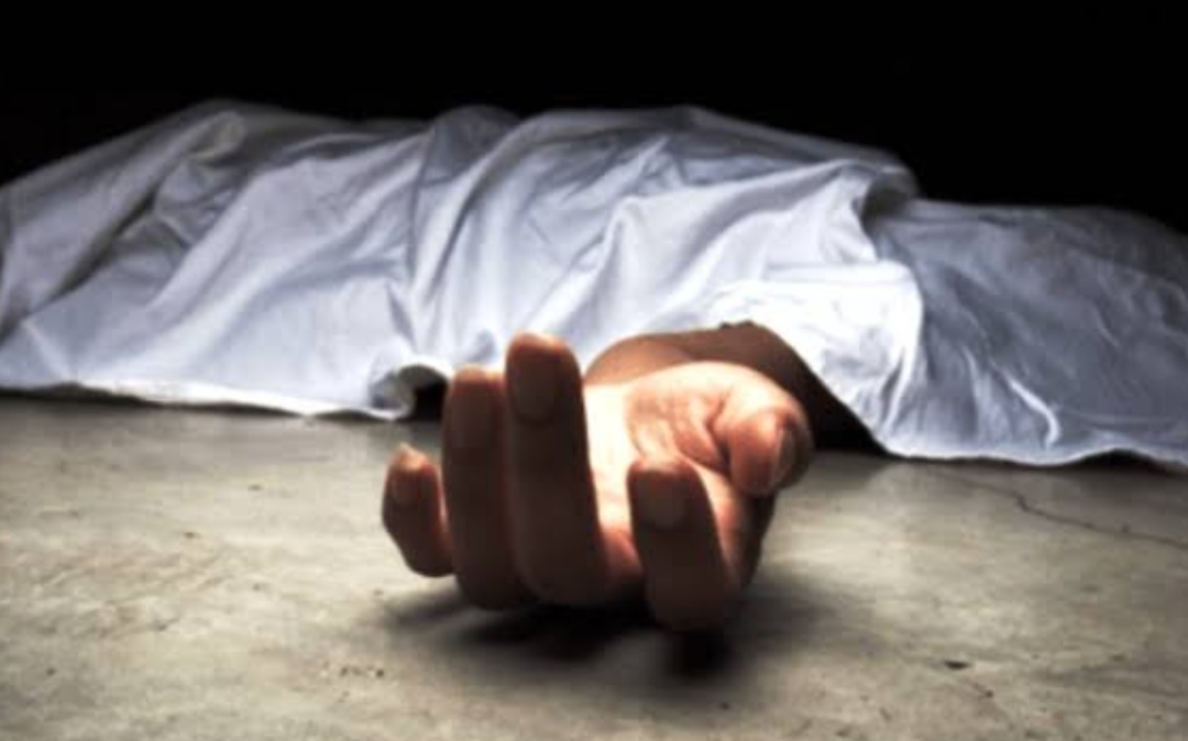 बोकारो रेलवे ओवरब्रिज से गिरकर एक व्यक्ति की मौत, पुलिस ने पंचनामा कर परिजनों को सौपा शव