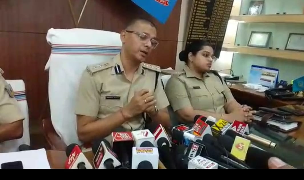 कुख्यात अमन सिंह गैंग का फंड मैनेजर थी बोकारो की "भाभी",जानिए इस "भाभी" का कुछ और डिटेल्स