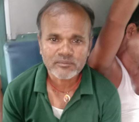 दुखद! 15 दिन पहले बेटी को डोली में विदाकर काम की तलाश में निकले पिता की उठी अर्थी, पढ़े पूरी खबर