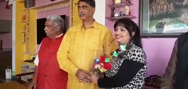 भोजपुरी गीतों की फूहड़ता से नाराज भोजपुरी गायिका देवी, कहा, अश्लील परोसने वाले पर नकेल कसना ज़रुरी