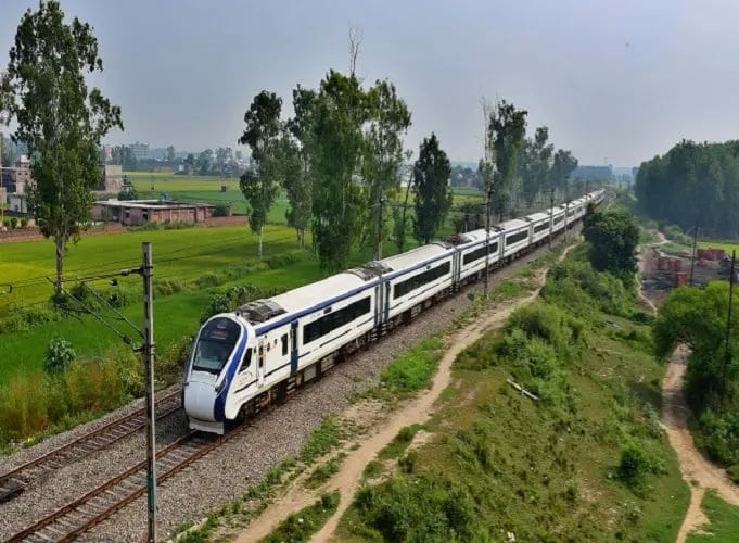 वंदे भारत एक्सप्रेस का रैक पहुंचा पटना, पटना-रांची रूट पर वंदे भारत एक्सप्रेस के परिचालन की जानकारी लीजिए