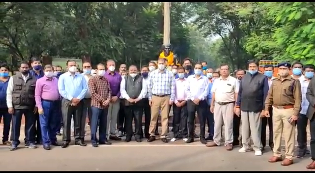 दुमका में याद किए गए धरती आबा भगवान बिरसा मुंडा, शब्दांजलि व पुष्पांजलि के लिए उमड़े लोग