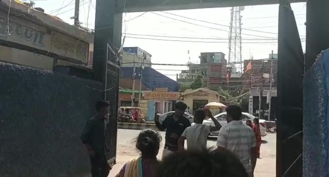 अस्पताल में ही ससुराल वालों ने दामाद की जमकर की धुनाई, बेटी को प्रताड़ित करने का आरोप, जानें पूरा मामला   