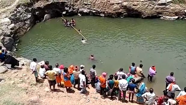 गिरिडीह: बंद पड़े पत्थर खदान में नहाने के दौरान 8 वर्षीय बच्ची डूबी, इलाज के दौरान मौत