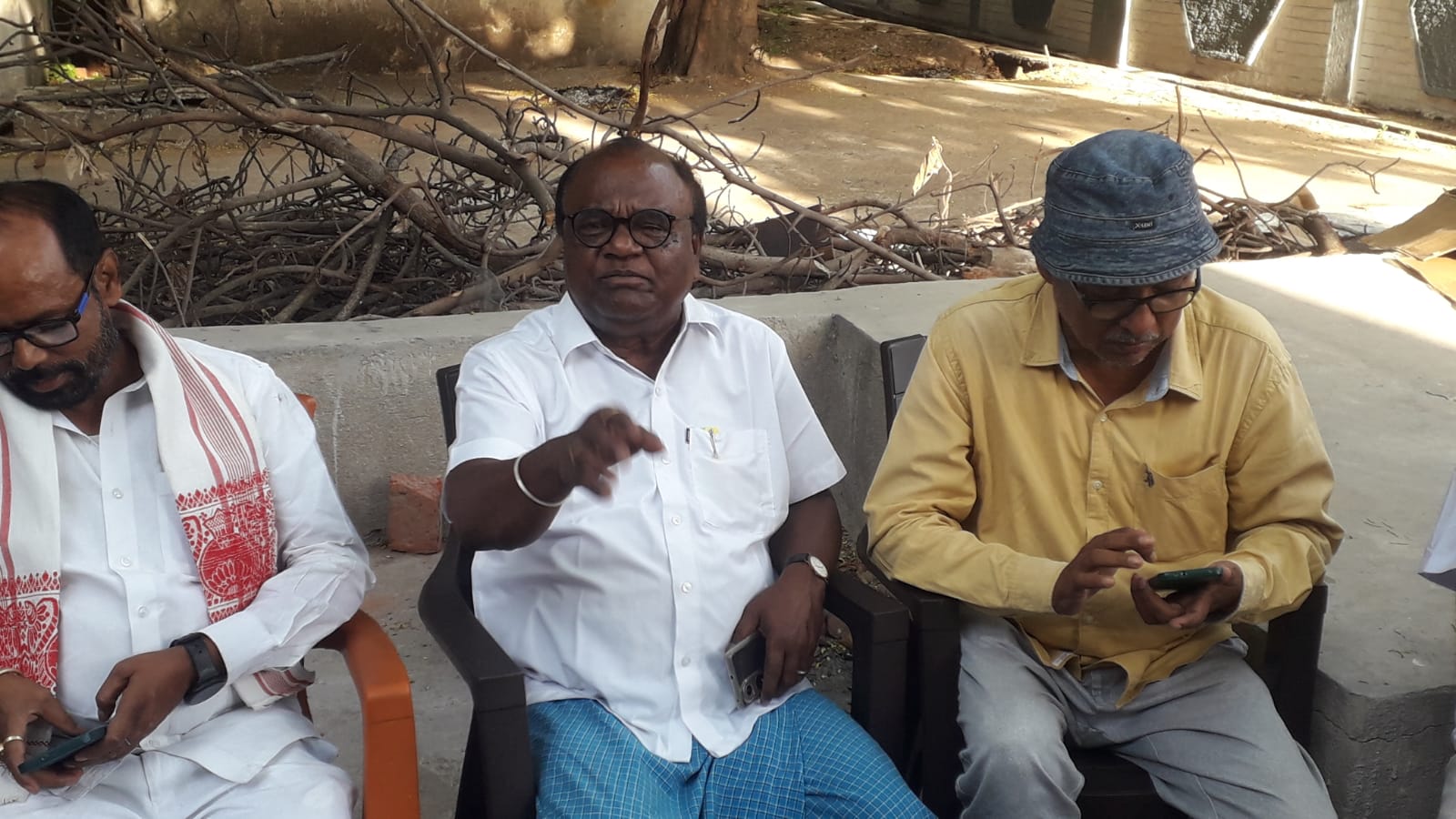 हंगामा करते छात्रों को लोबिन हेम्ब्रम का खुला समर्थन, कहा यह 60:40 क्या है हेमंत के सिवा कोई नहीं जानता