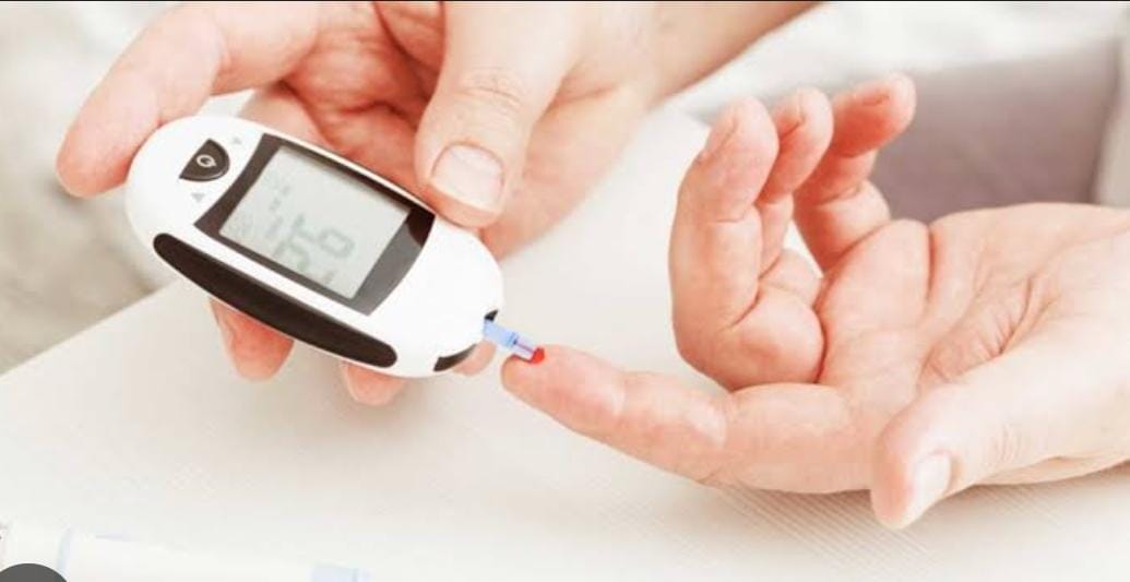 सिर्फ मीठा ही नहीं इन वजहों से भी बढ़ता है बल्ड शुगर, इन बातों पर दें ध्यान होगा कंट्रोल