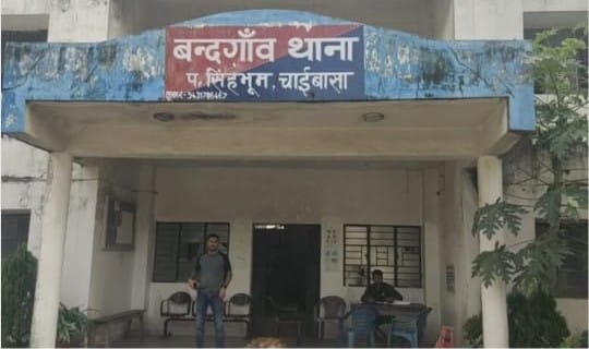 चाईबासा : हब्बा डब्बा खेल को बंद कराने पहुंची पुलिस पर ग्रामीणों ने किया हमला, 6 पुलिस जवान हुए घायल