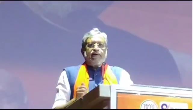 मोतिहारी पहुंचे पूर्व डिप्टी सीएम सुशील मोदी का मुख्यमंत्री नीतीश कुमार पर हमला, कहा - विपक्षी दल के मुंशी के तौर पर कर रहे काम