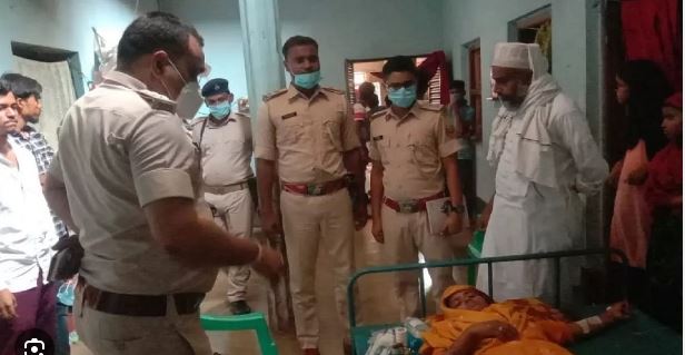 बिहार के बांका में शादी समारोह में  शिरकत करना पड़ा महंगा , मुर्गा-चावल खाकर 200 से अधिक लोग बीमार, गांव में मेडिकल टीम कर रही कैंप