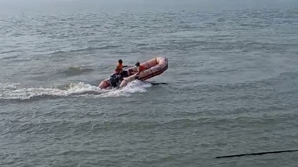 सांसद प्रतिनिधि का सपरिवार गंगा में डूबा, आठ लोगों की बची जान, बेटी और भांजा लापता