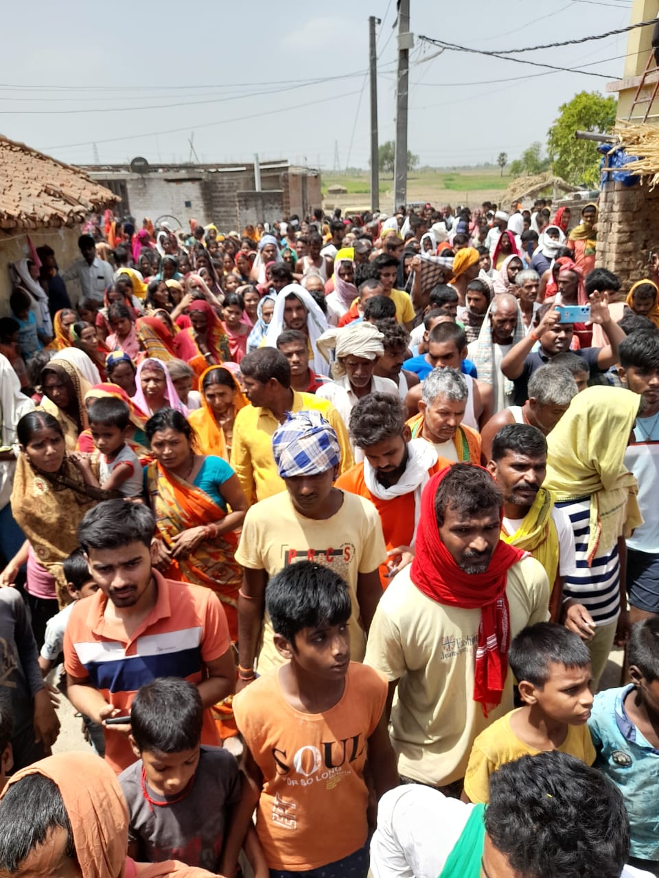 लखीसराय : सीआरपीएफ जवान सहित उनके दो बच्चे का शव पहुंचा गांव, गंगा नदी में डूबकर हुई थी मौत