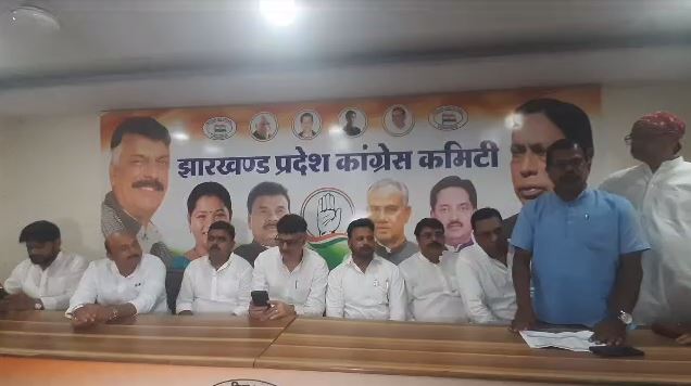 हजारीबाग में मुन्ना सिंह ने थामा कांग्रेस का दामन, कांग्रेस के आ अब लौट चले कार्यक्रम के तहत हुए शामिल