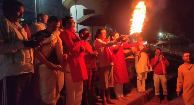 बाबा बासुकीनाथ में भव्य गंगा आरती, जगत कल्याण की भक्तों ने की कामना  