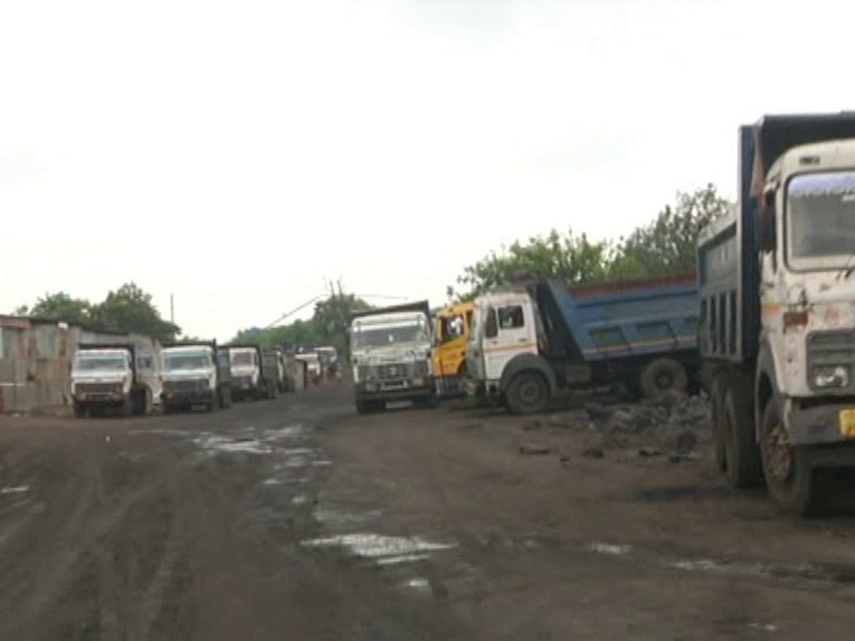 कोल ट्रांसपोर्टिंग की आड़ में कोयला चोरी का बड़ा खेल , बीसीसीएल को करोड़ो का नुकसान ! स्पेशल रिपोर्ट