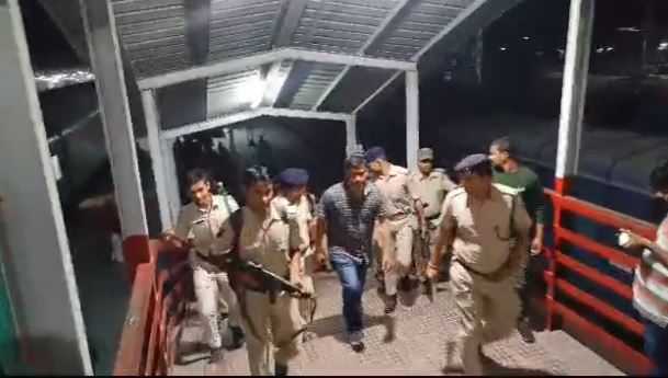 ठेकेदार हत्याकांड: गैंगस्टर के राइट हैंड विकास झा की कोर्ट में पेशी,जानें कैसे जेल में रहकर इशारे पर कराई थी हत्या