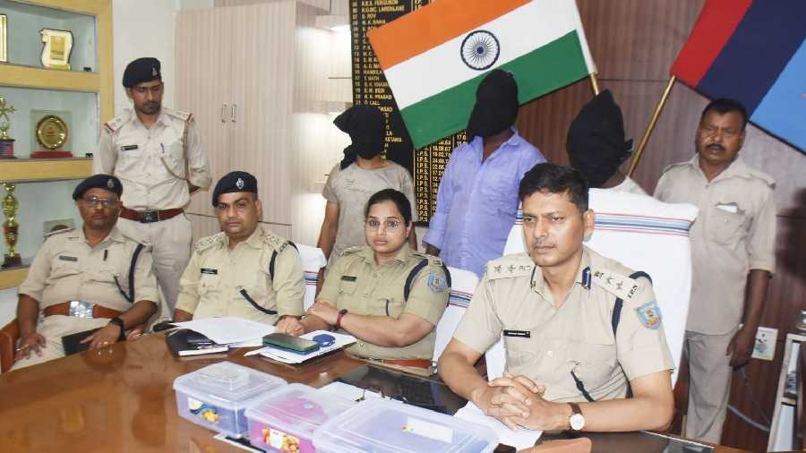 GANGS & GANGSTER!! पुलिस ने ट्रेंड बदल कर आर्थिक ताकत तोड़ने की पढ़िए कैसे शुरू की कोशिश 