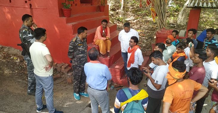 गोमिया: शरारती तत्वों ने हनुमान मंदिर की मूर्ति किया गायब ,  दोषियों की जल्द गिरफ्तारी की मांग, जानिए पूरी खबर