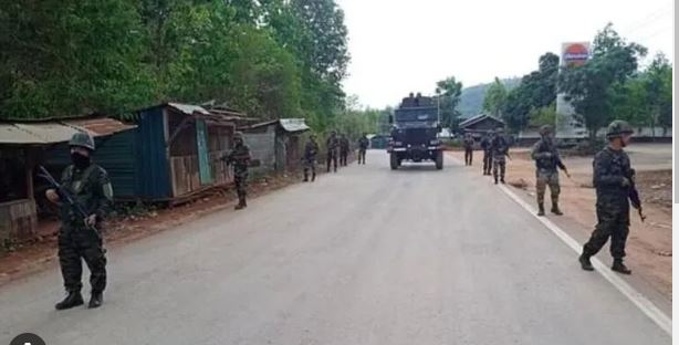 हिंसा से झुलस रहे मणिपुर में तनाव बरकरार, इंफाल घाटी में इंडियन आर्मी ने किया फ्लैग मार्च