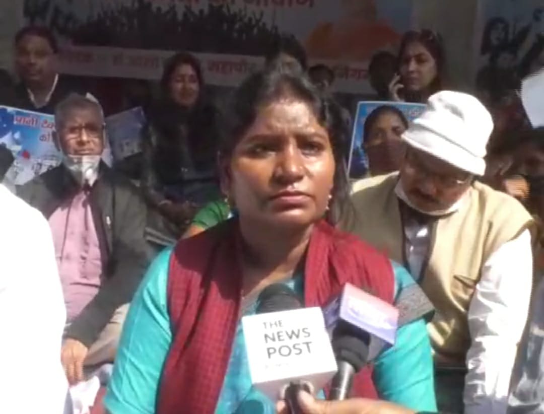 रांची में दो गुना हुआ वाटर टैक्स, विरोध में धरना पर बैठीं मेयर आशा लकड़ा